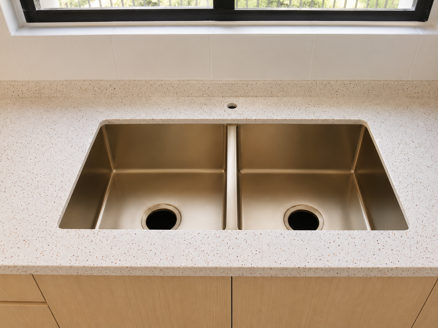 Kitchen & Dining